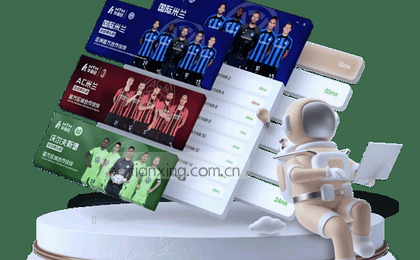 阳光下翻阅旧相册的松软触感